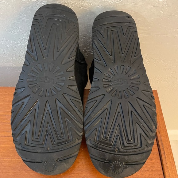 Ugg boot - classic short black size 8 - Picture 7 of 9